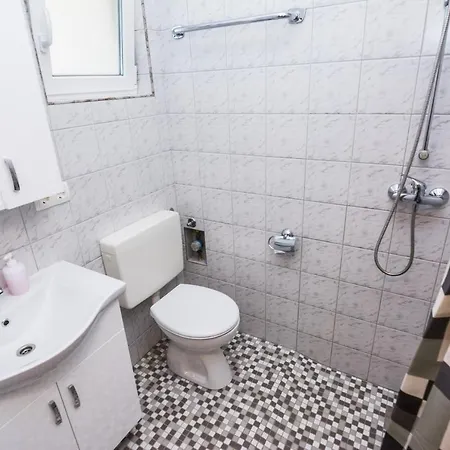 With Parking Space - 18540 Daire Vir