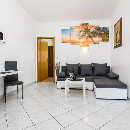 With Parking Space - 18540 Daire Vir