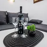 Appartement With Parking Space - 18540