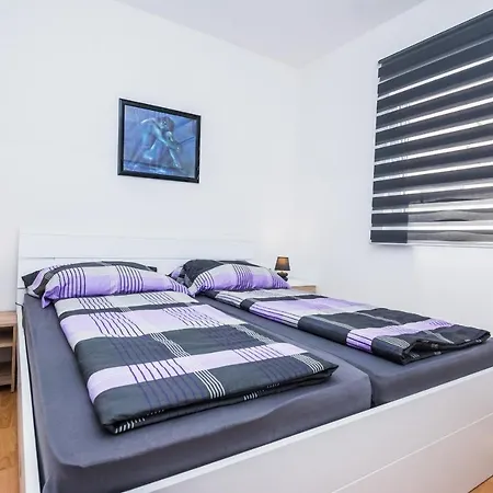 With Parking Space - 18540 ויר