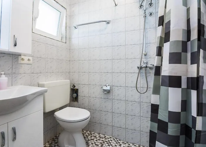 Apartman With Parking Space - 18540 *