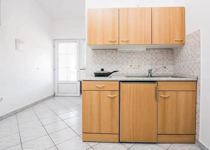 Apartman With Parking Space - 18540 Vir